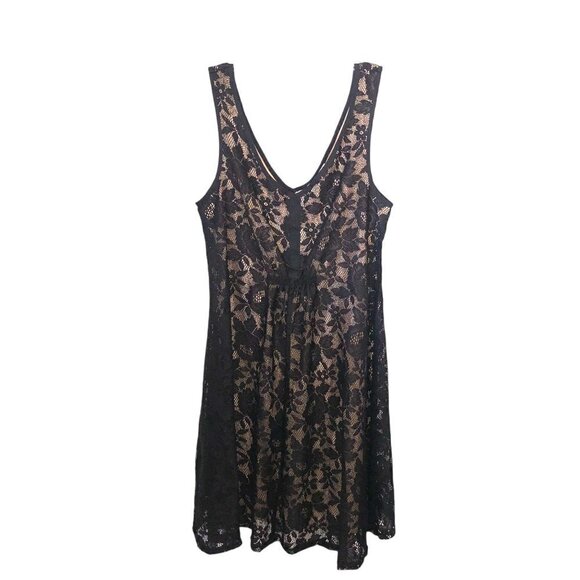 NWT Love Squared Black Lace Overlay with Beige Lining Sleeveless V-Neck Sz 1X - Picture 1 of 9